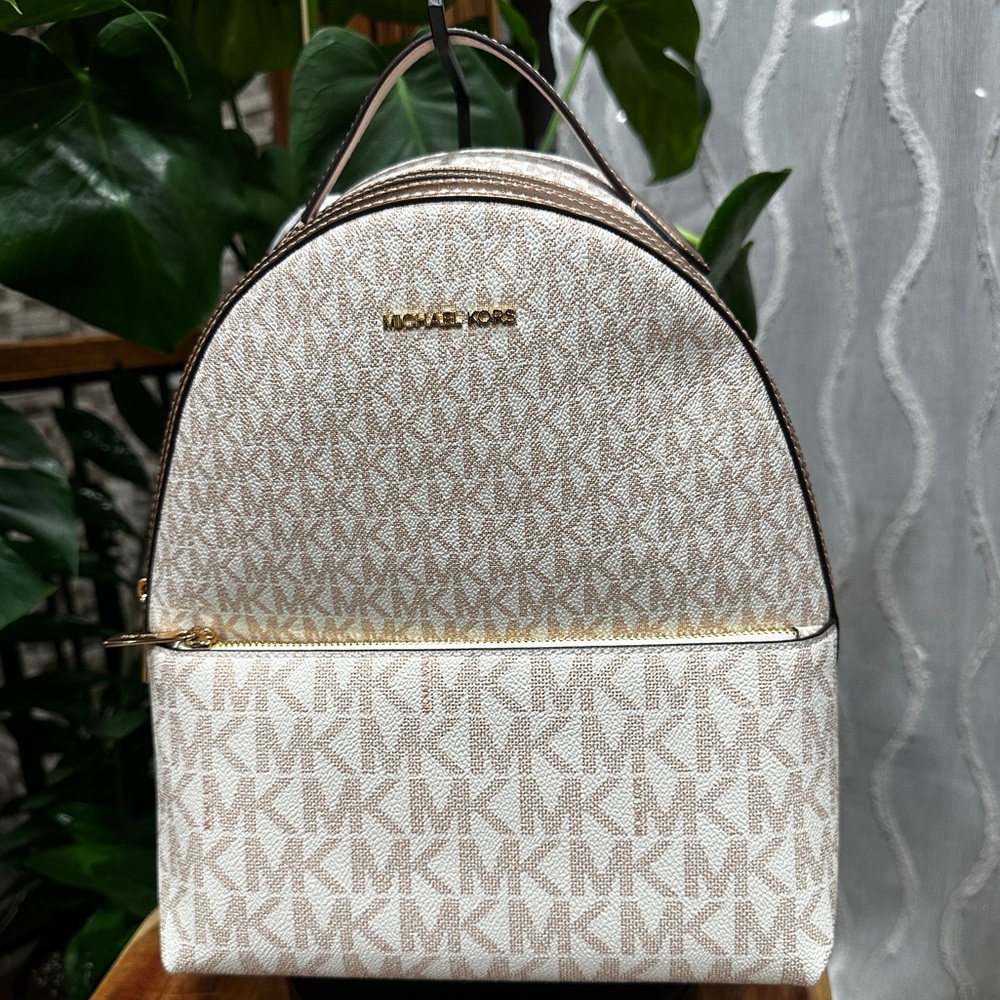 Michael Kors Sheila Medium Two Tone Signature Logo Backpack Rose Gold. NEW